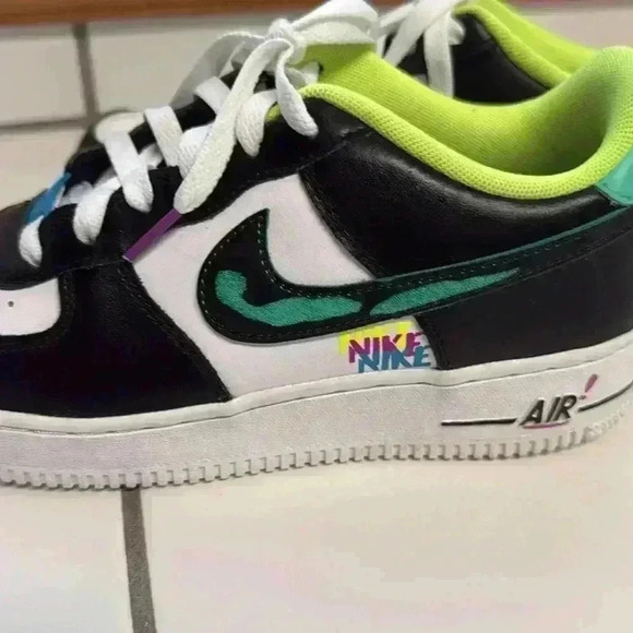 Nike Air Force 1 Lv8 Graffiti Size 7Y - Picture 4 of 10